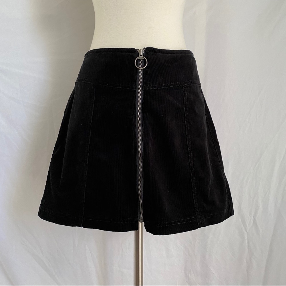 Forever 21 Black Front Zip Skirt 27